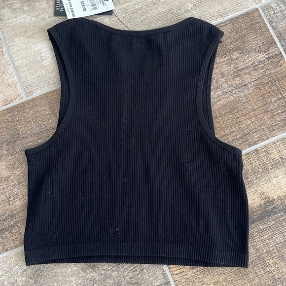 NWT Buckle Freshwear Black Ribbed Stretch High Neck Sleeveless Crop Top Tank - Picture 2 of 5
